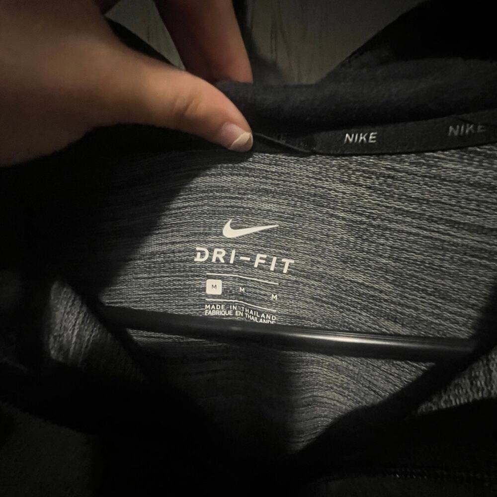 Nike Pull Over - image 3